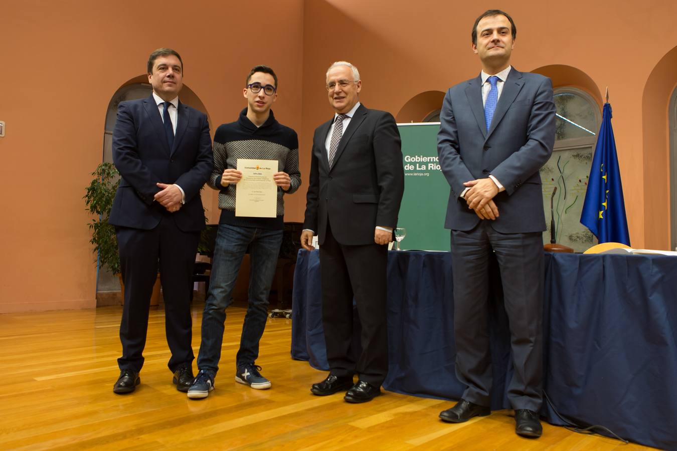 Un total de 57 alumnos y 15 coordinadores y profesores delegados de La Rioja han sido reconocidos hoy como destacados por su "de excelencia académica"