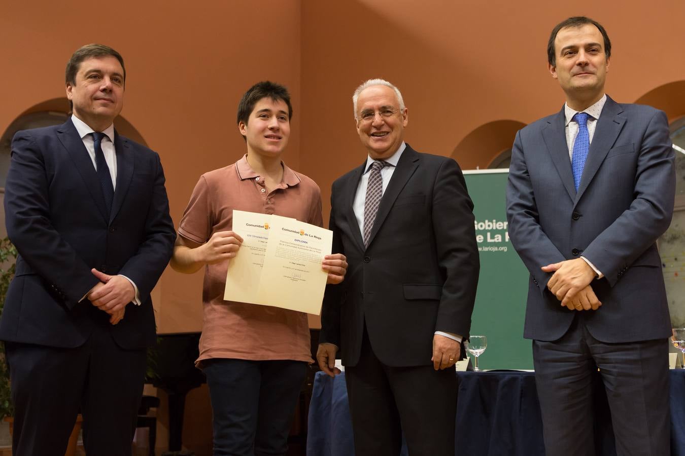 Un total de 57 alumnos y 15 coordinadores y profesores delegados de La Rioja han sido reconocidos hoy como destacados por su "de excelencia académica"