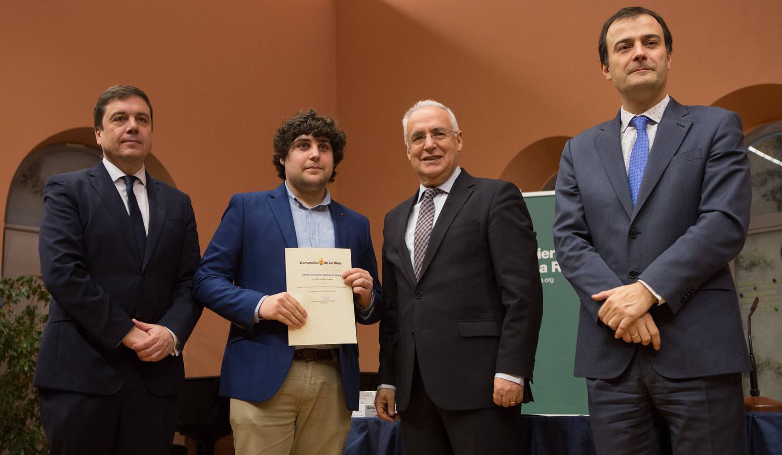 Un total de 57 alumnos y 15 coordinadores y profesores delegados de La Rioja han sido reconocidos hoy como destacados por su "de excelencia académica"