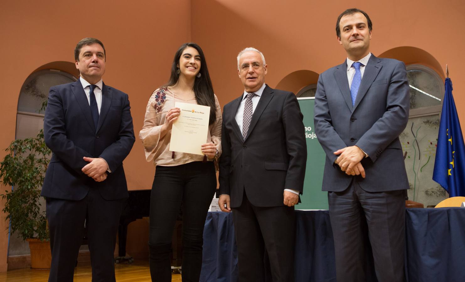 Un total de 57 alumnos y 15 coordinadores y profesores delegados de La Rioja han sido reconocidos hoy como destacados por su "de excelencia académica"