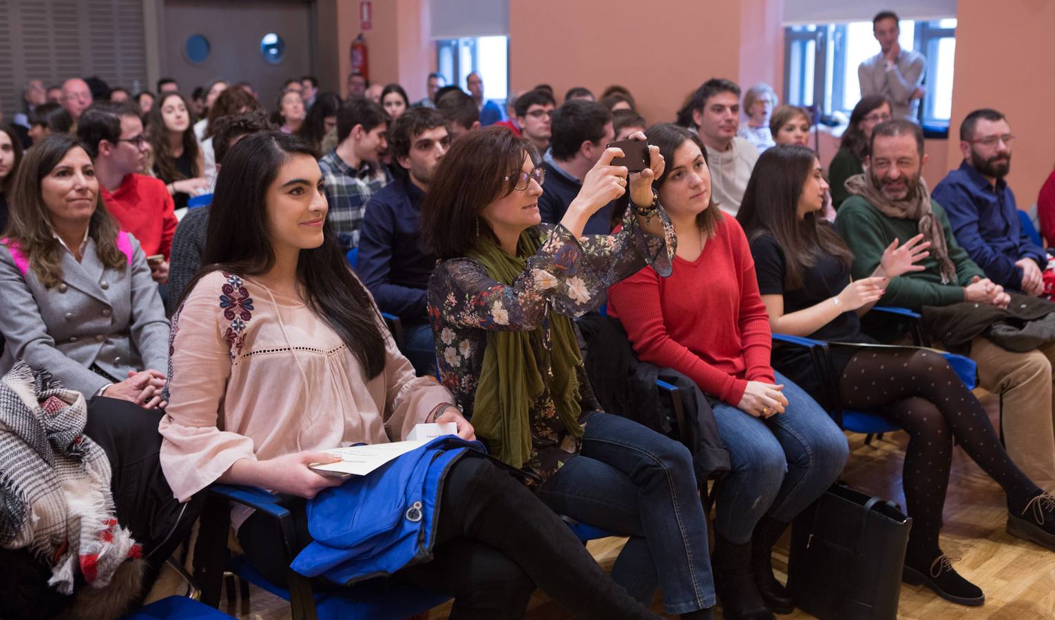 Un total de 57 alumnos y 15 coordinadores y profesores delegados de La Rioja han sido reconocidos hoy como destacados por su "de excelencia académica"