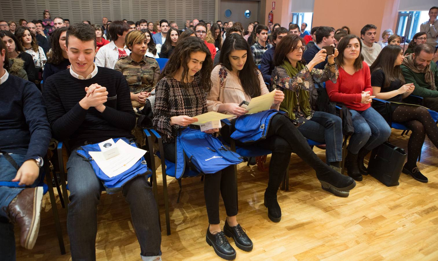 Un total de 57 alumnos y 15 coordinadores y profesores delegados de La Rioja han sido reconocidos hoy como destacados por su "de excelencia académica"