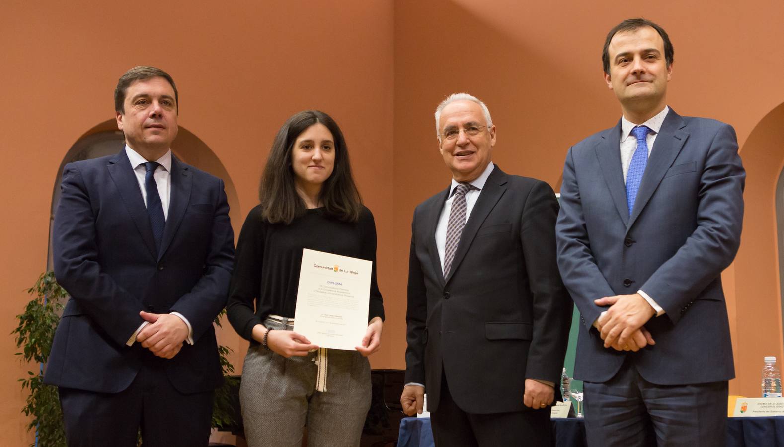 Un total de 57 alumnos y 15 coordinadores y profesores delegados de La Rioja han sido reconocidos hoy como destacados por su "de excelencia académica"