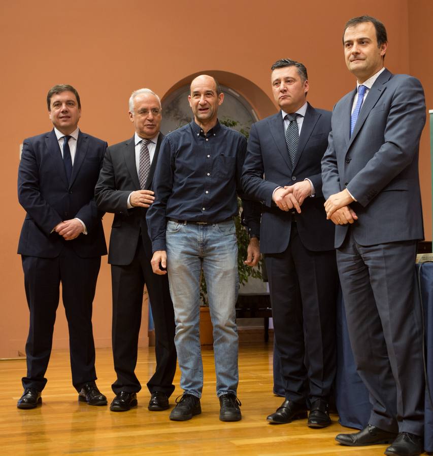 Un total de 57 alumnos y 15 coordinadores y profesores delegados de La Rioja han sido reconocidos hoy como destacados por su "de excelencia académica"