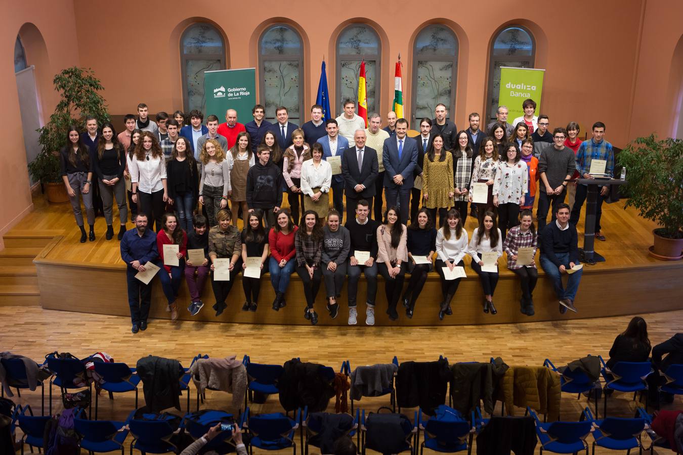 Un total de 57 alumnos y 15 coordinadores y profesores delegados de La Rioja han sido reconocidos hoy como destacados por su "de excelencia académica"