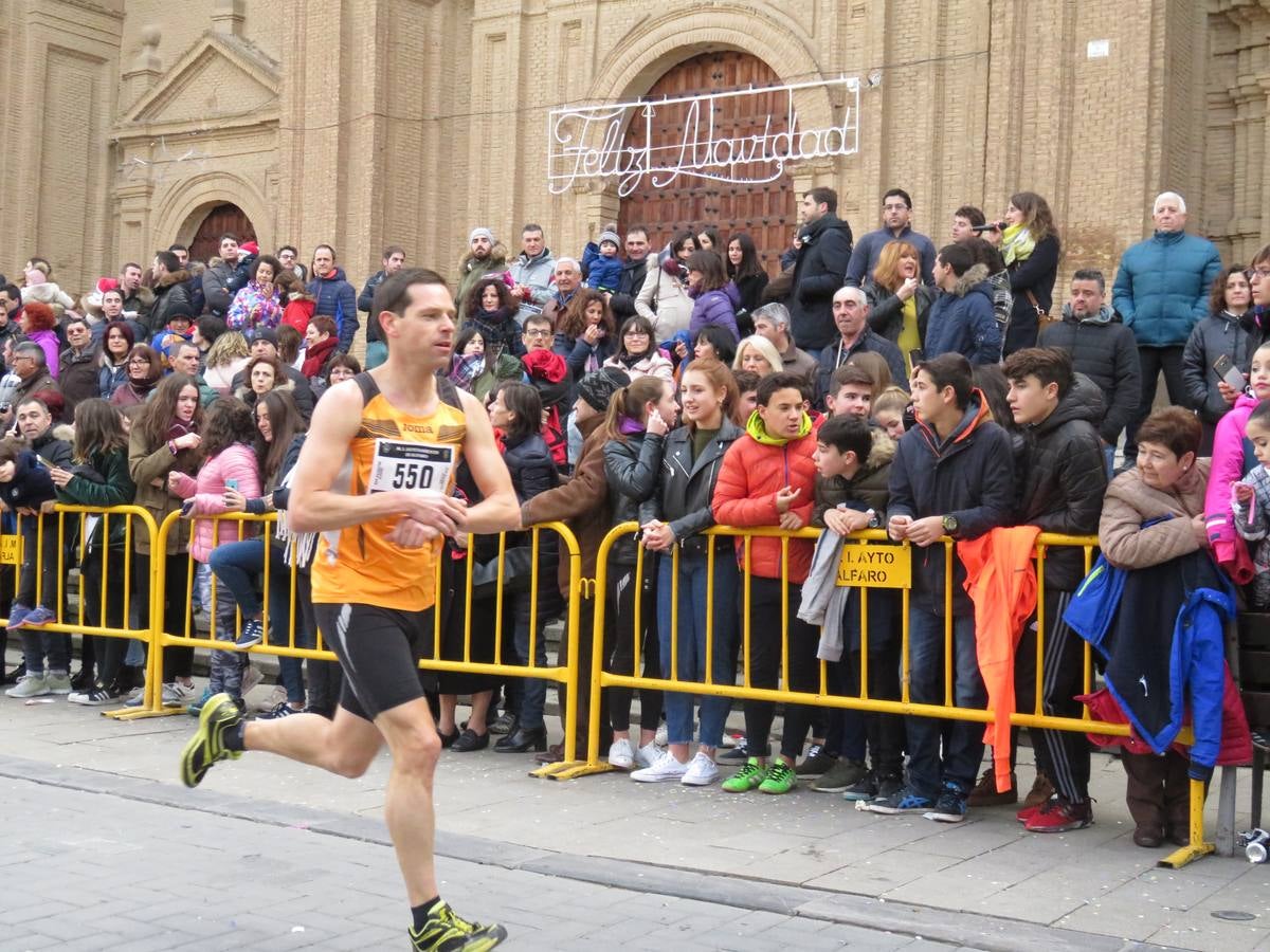 Las imágenes de la carrera de Nochevieja por las calles de Alfaro