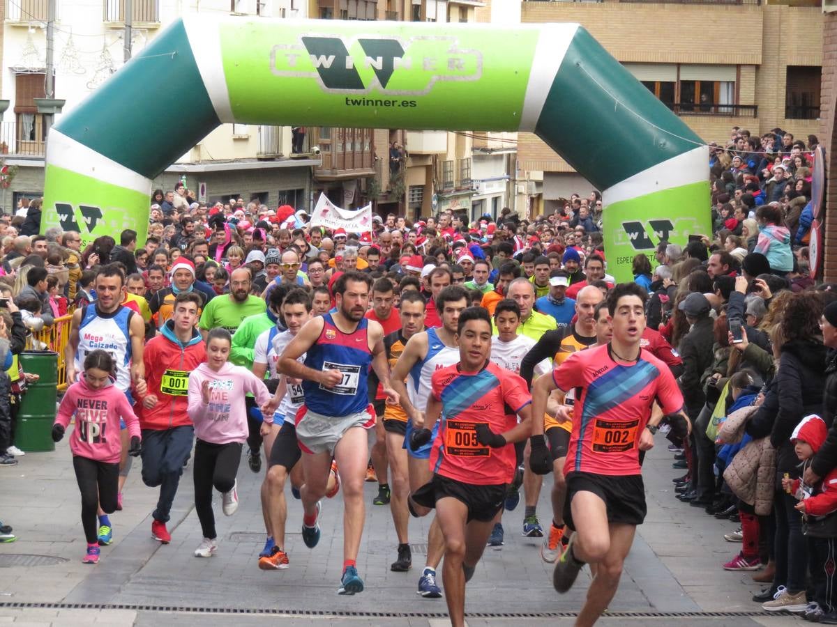 Las imágenes de la carrera de Nochevieja por las calles de Alfaro