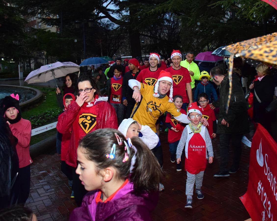 La carrera pasada por agua de papás y pequeños por las calles de la capital