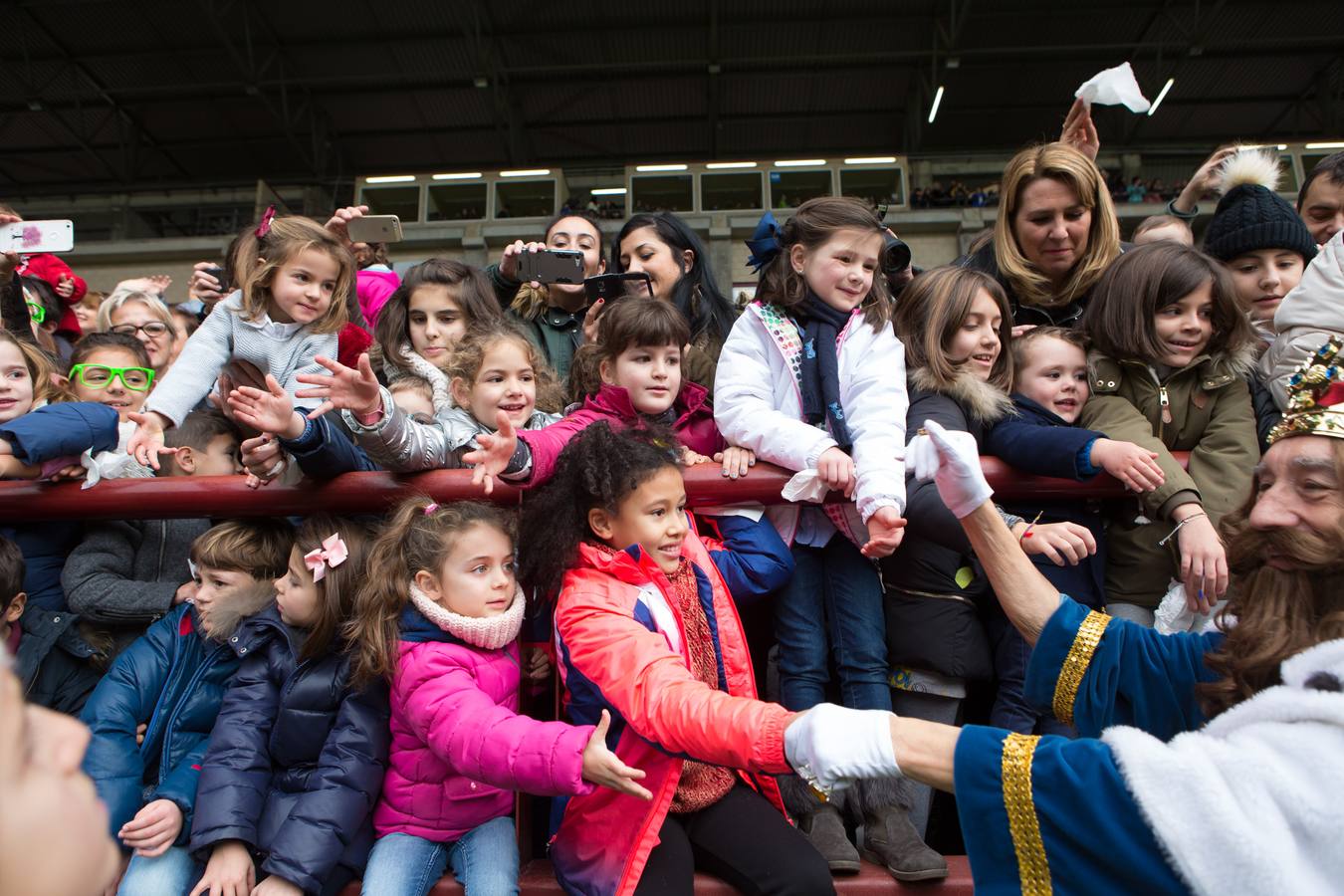 Todos querían darle la mano a Melchor, Gaspar y Baltasar