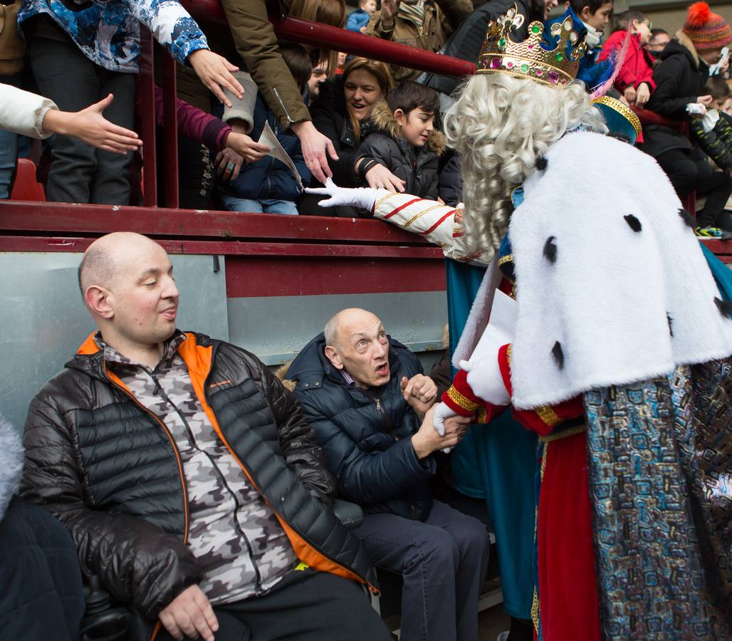 Todos querían darle la mano a Melchor, Gaspar y Baltasar