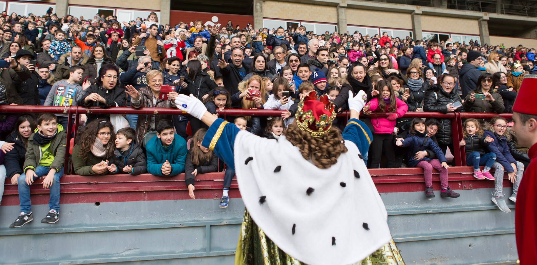 Todos querían darle la mano a Melchor, Gaspar y Baltasar