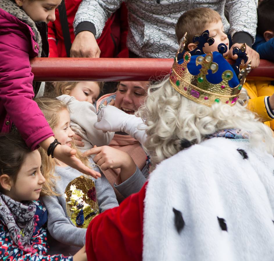 Todos querían darle la mano a Melchor, Gaspar y Baltasar