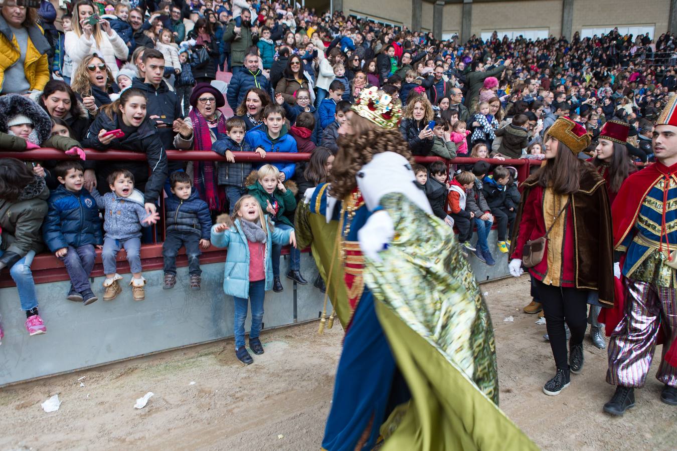 Todos querían darle la mano a Melchor, Gaspar y Baltasar