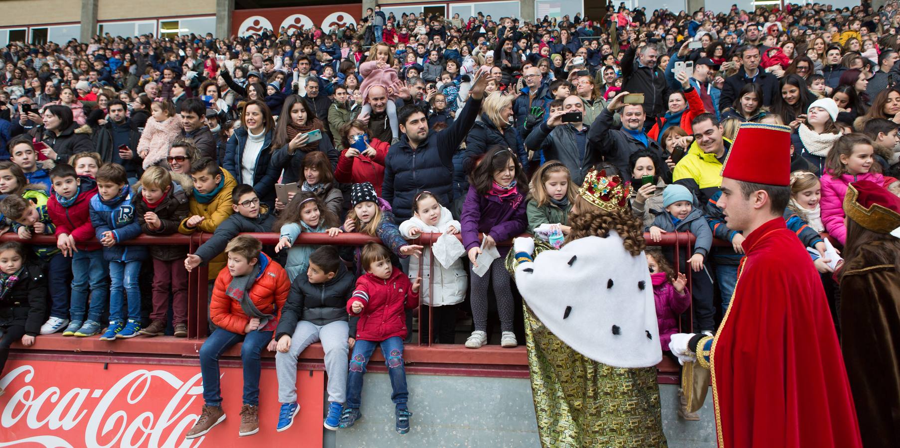 Todos querían darle la mano a Melchor, Gaspar y Baltasar