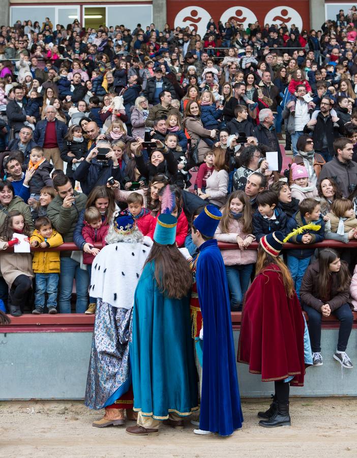 Todos querían darle la mano a Melchor, Gaspar y Baltasar