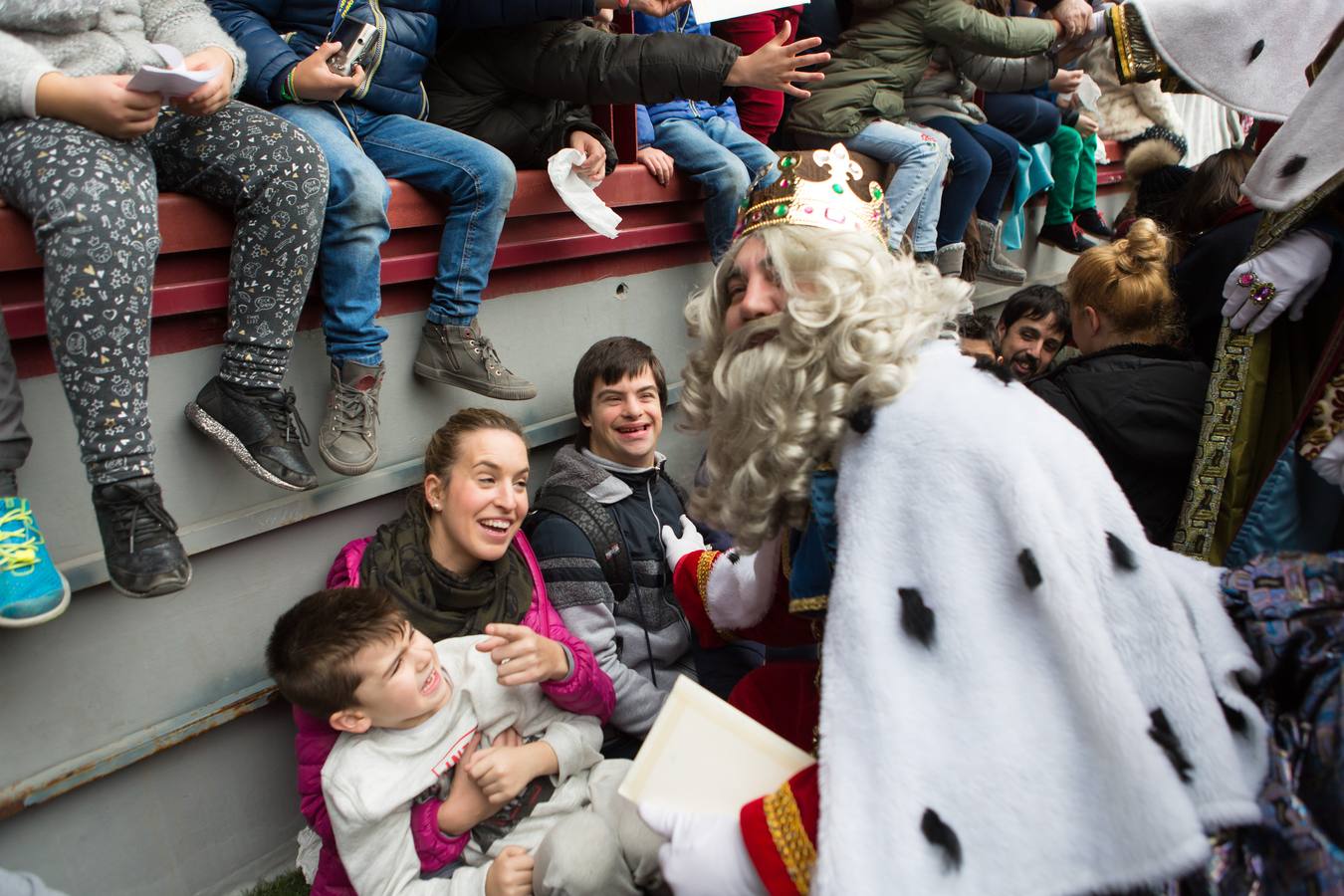 Todos querían darle la mano a Melchor, Gaspar y Baltasar