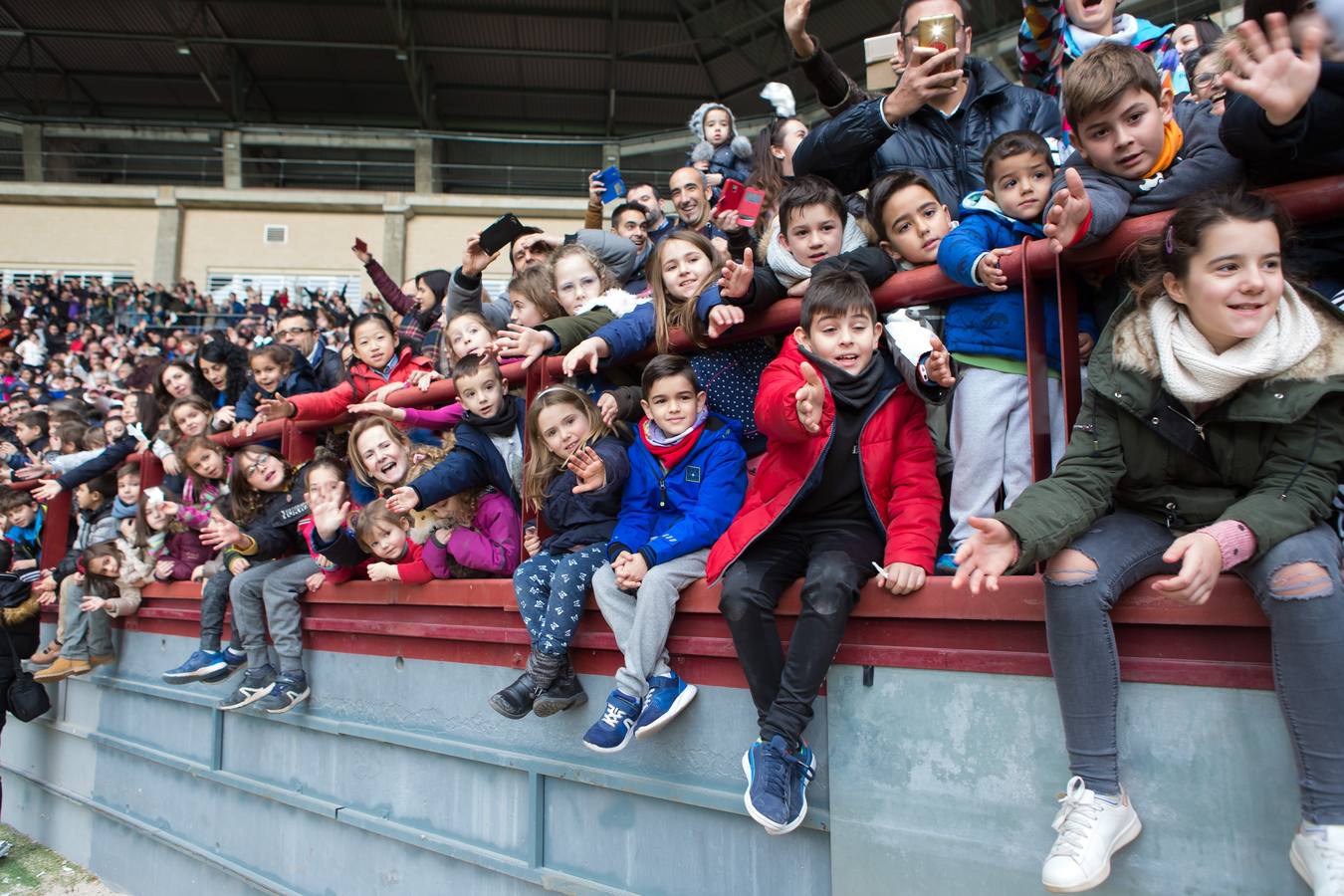 Todos querían darle la mano a Melchor, Gaspar y Baltasar