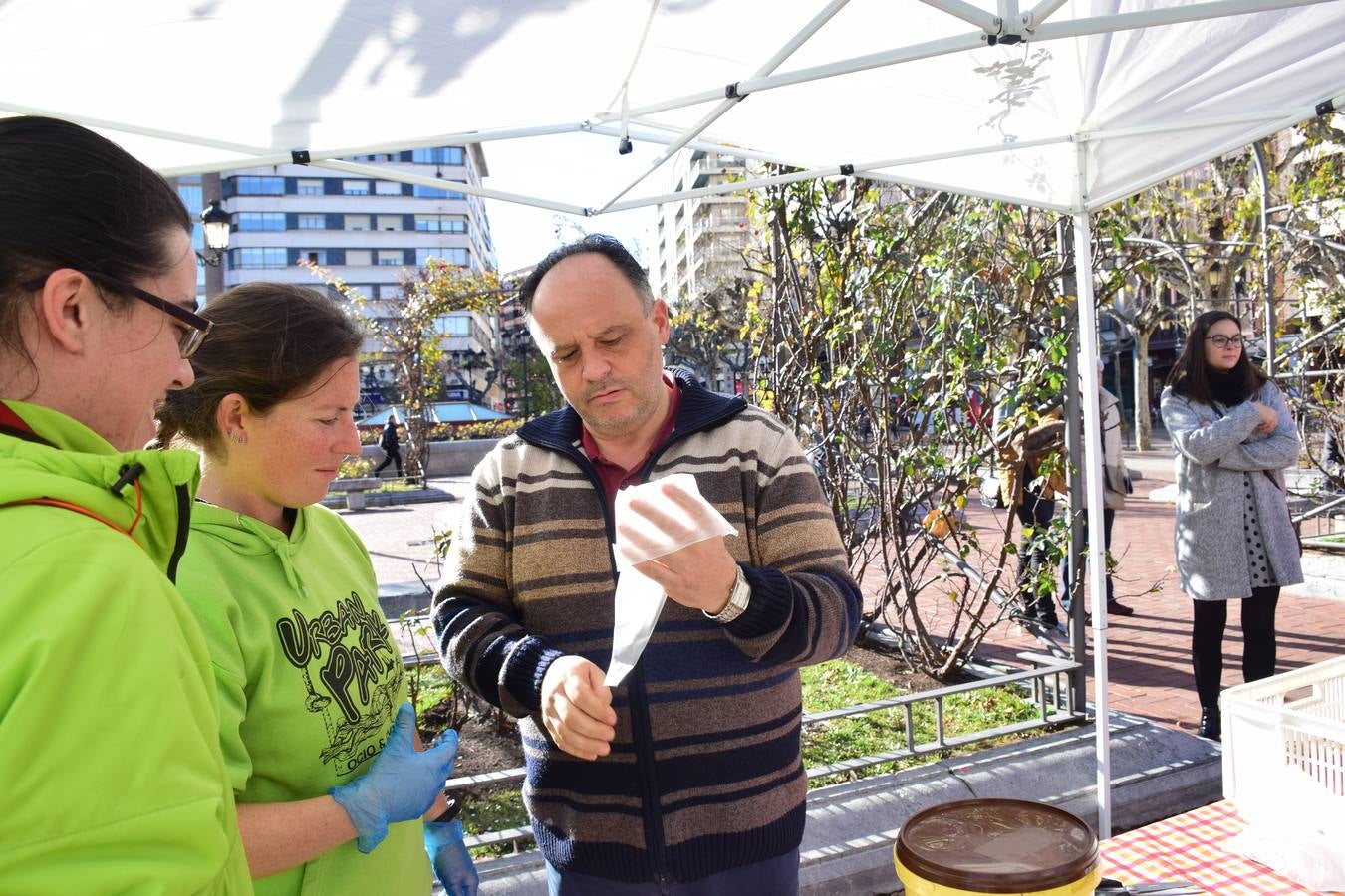 La actividad se enmarca dentro de Logroño es Navidad, el programa que el Ayuntamiento, organiza (con cerca de 400 actividades desde el 15 de diciembre al 7 de enero) con la colaboración de la Cámara de Comercio y de 50 asociaciones y colectivos de la ciudad