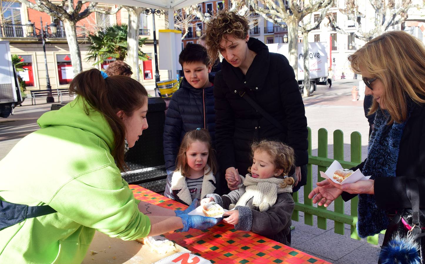 La actividad se enmarca dentro de Logroño es Navidad, el programa que el Ayuntamiento, organiza (con cerca de 400 actividades desde el 15 de diciembre al 7 de enero) con la colaboración de la Cámara de Comercio y de 50 asociaciones y colectivos de la ciudad