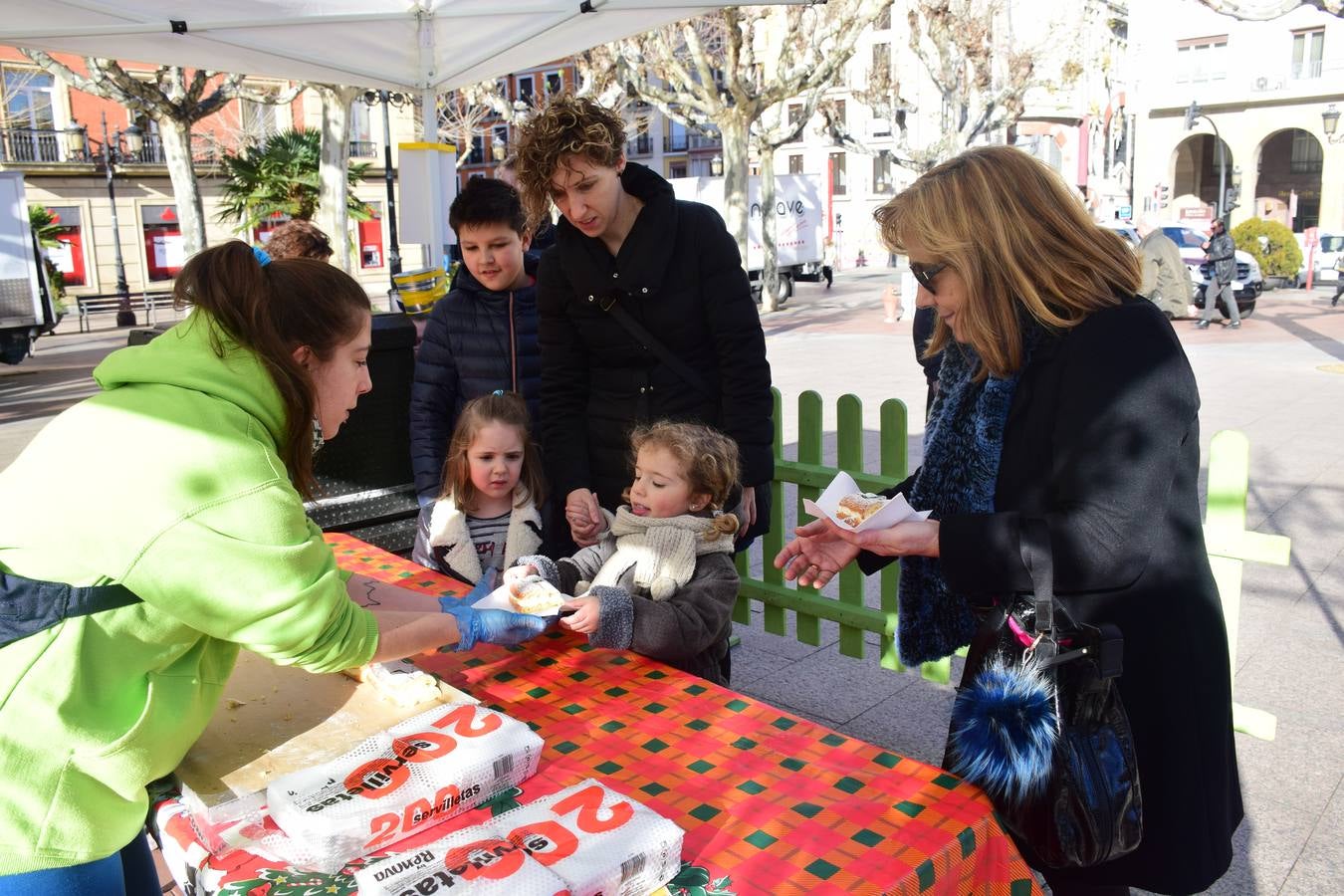 La actividad se enmarca dentro de Logroño es Navidad, el programa que el Ayuntamiento, organiza (con cerca de 400 actividades desde el 15 de diciembre al 7 de enero) con la colaboración de la Cámara de Comercio y de 50 asociaciones y colectivos de la ciudad