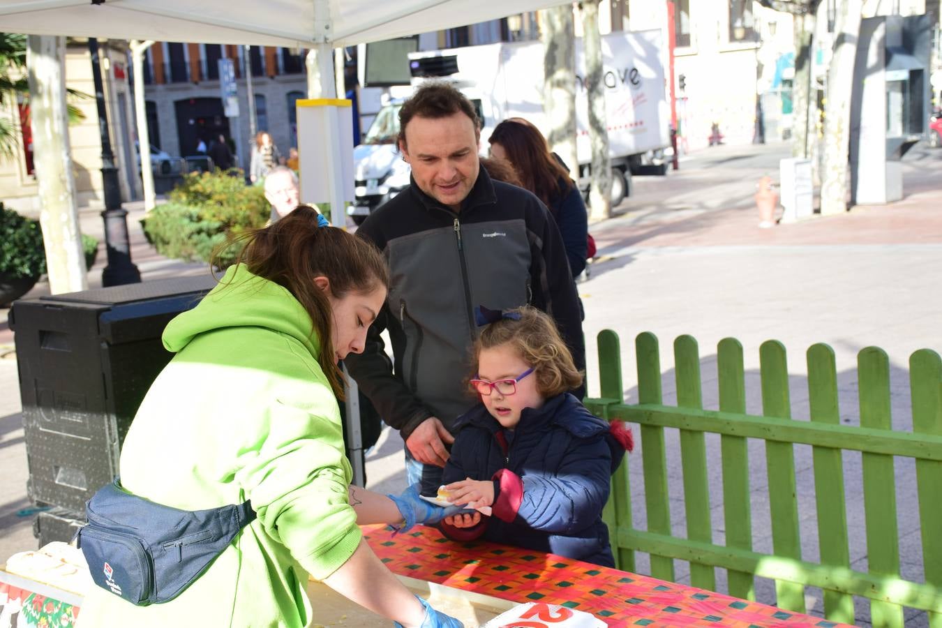 La actividad se enmarca dentro de Logroño es Navidad, el programa que el Ayuntamiento, organiza (con cerca de 400 actividades desde el 15 de diciembre al 7 de enero) con la colaboración de la Cámara de Comercio y de 50 asociaciones y colectivos de la ciudad