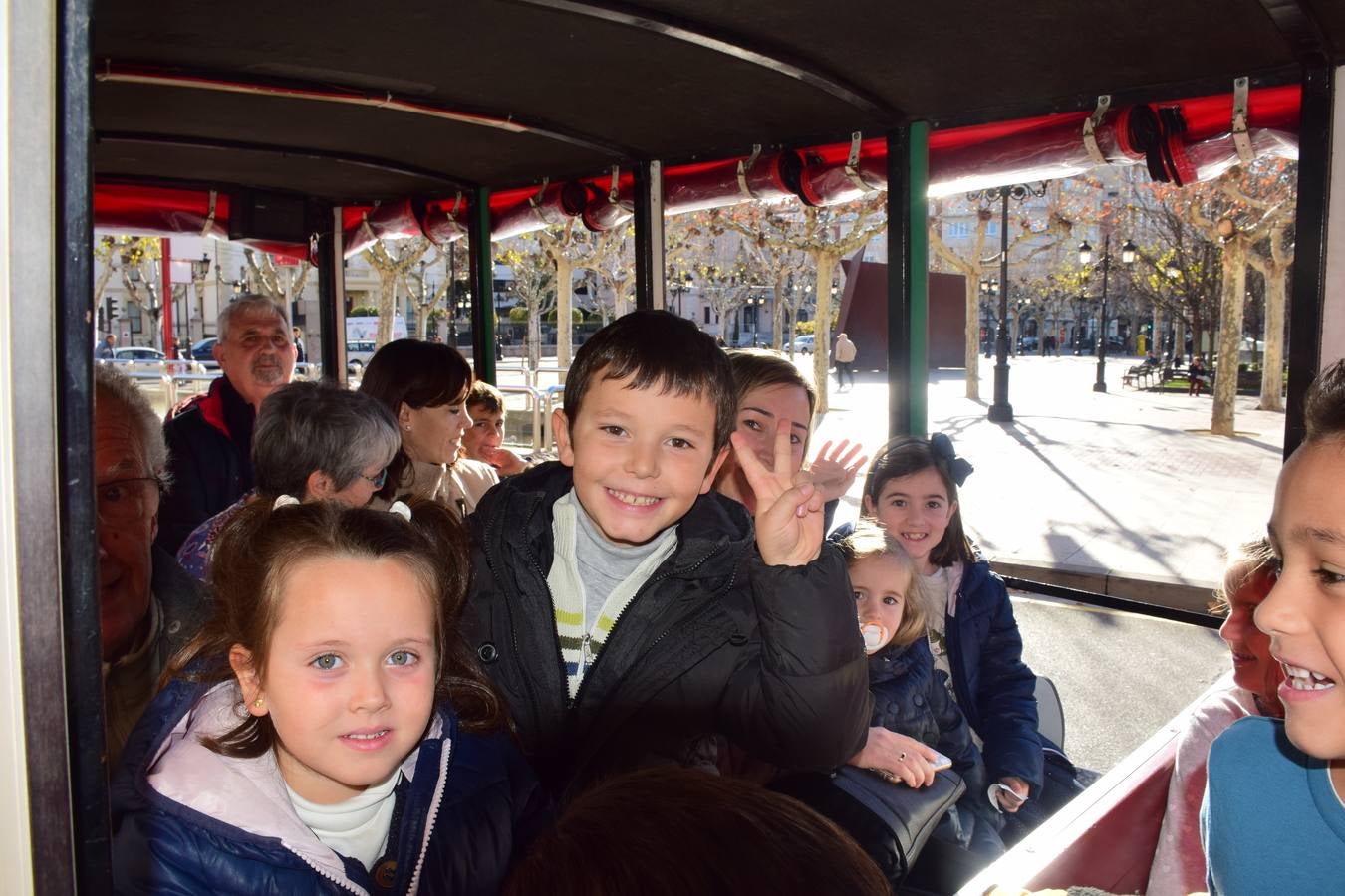 Pequeños y mayores pasean estos días de esta divertida manera por las calles de la capital riojana