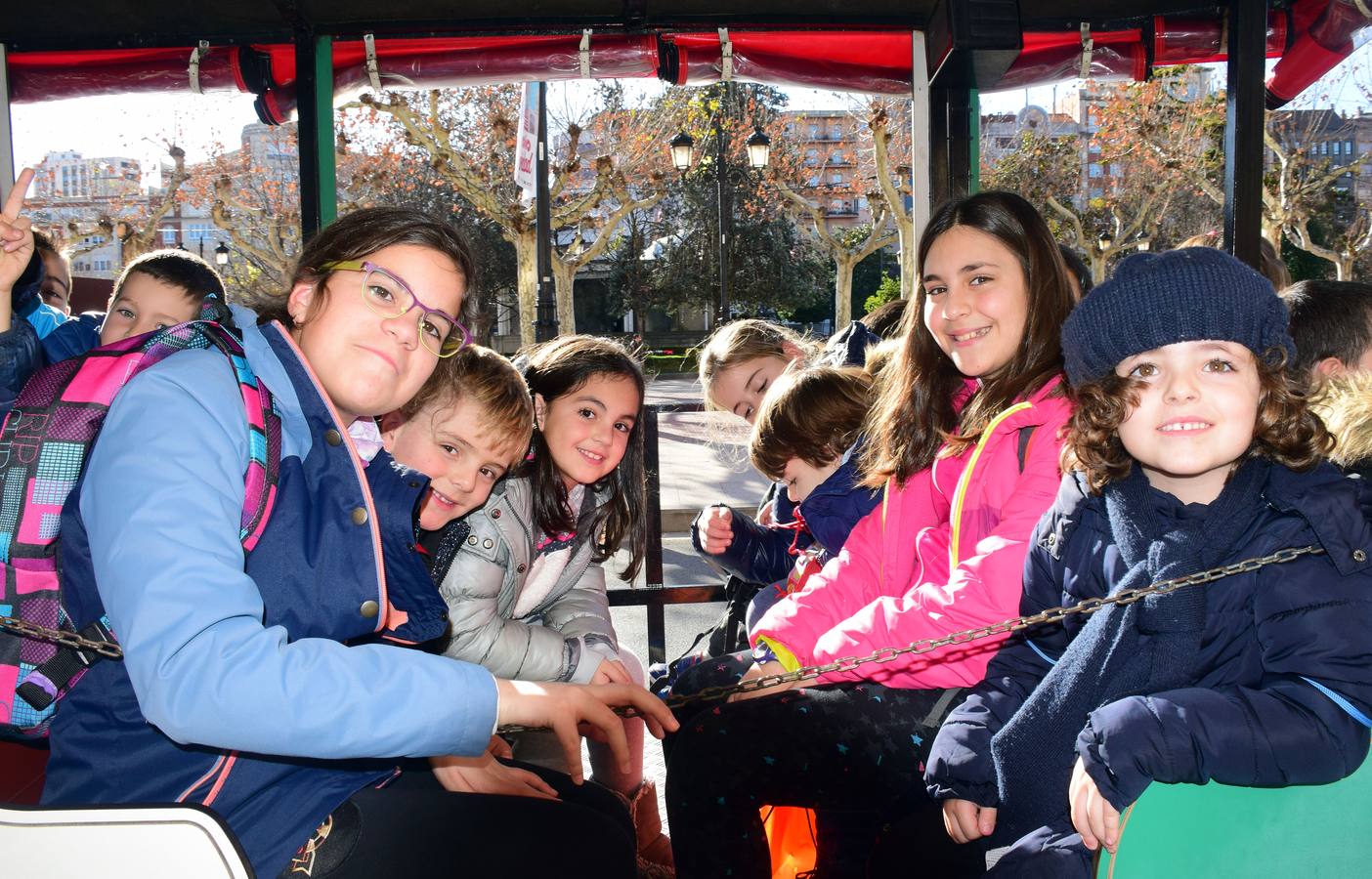 Pequeños y mayores pasean estos días de esta divertida manera por las calles de la capital riojana