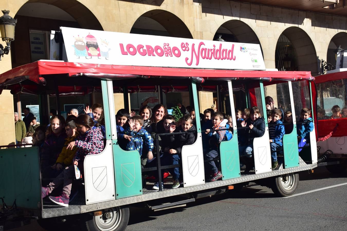 Pequeños y mayores pasean estos días de esta divertida manera por las calles de la capital riojana