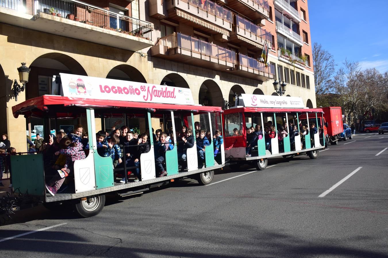 Pequeños y mayores pasean estos días de esta divertida manera por las calles de la capital riojana