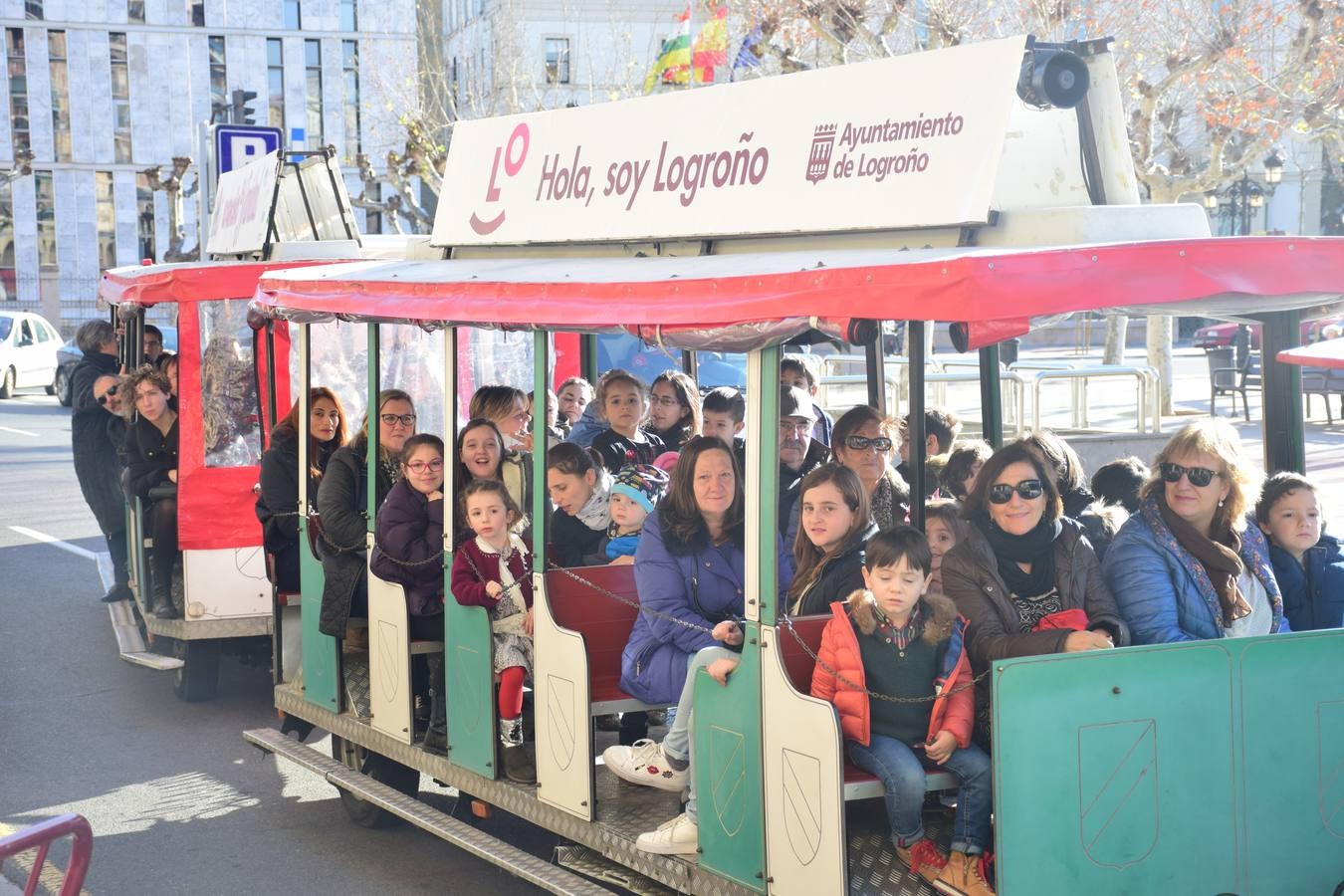 Pequeños y mayores pasean estos días de esta divertida manera por las calles de la capital riojana