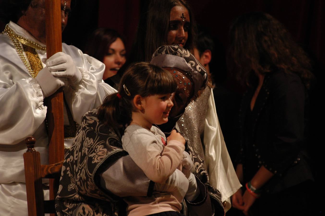 Los más pequeños del municipio disfrutaron de la noche previa a Reyes