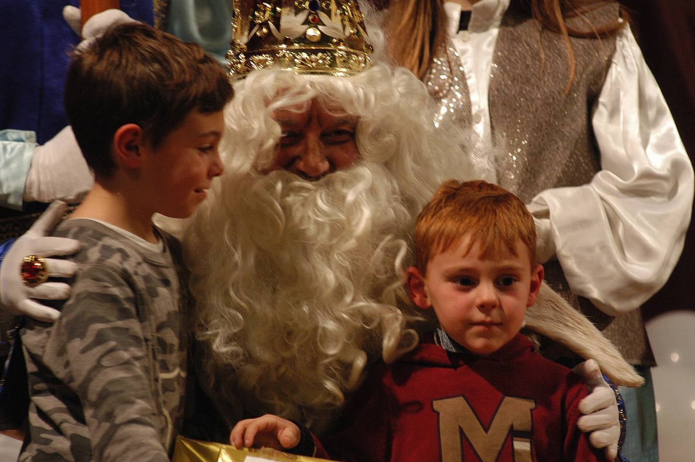 Los más pequeños del municipio disfrutaron de la noche previa a Reyes