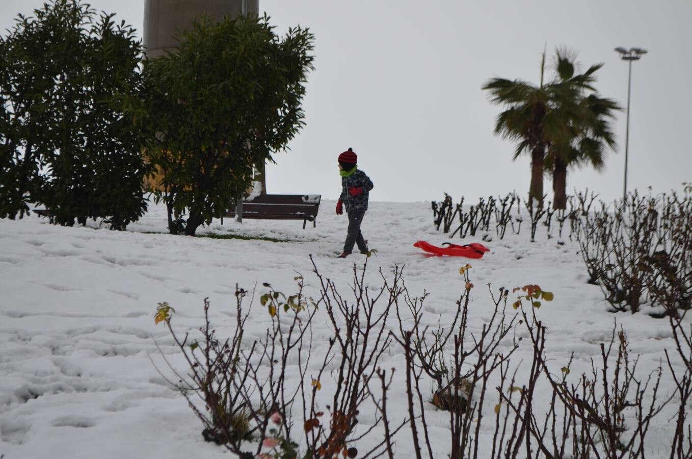 El municipio permanecía blanco este domingo tras la nevada del sábado