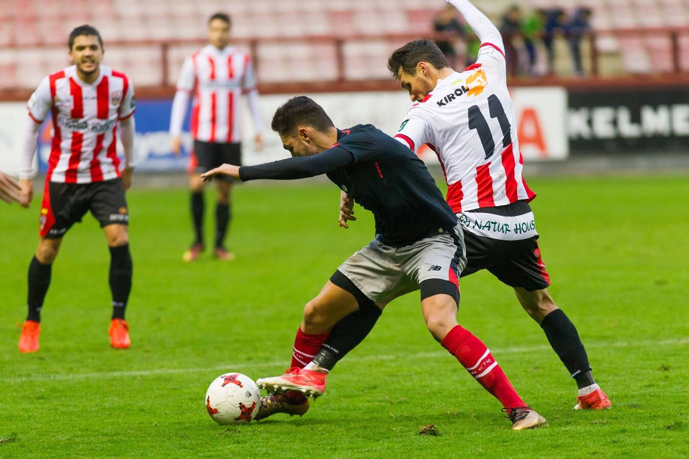 Rayco hace tres goles para poner a sus pies a una afición que vuelve a creer en las opciones de playoff de este equipo