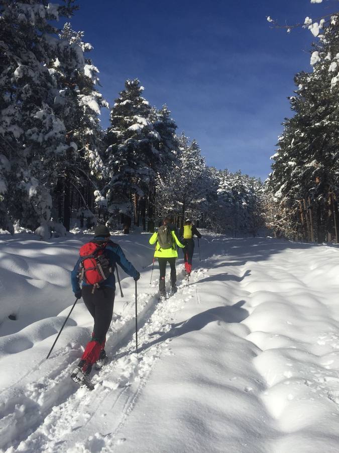 Un paseo con raquetas por la nieve de El Rasillo