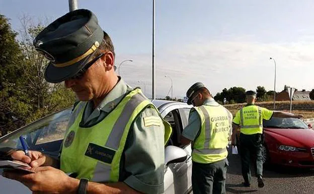 Un control de la Guardia Civil. / Efe