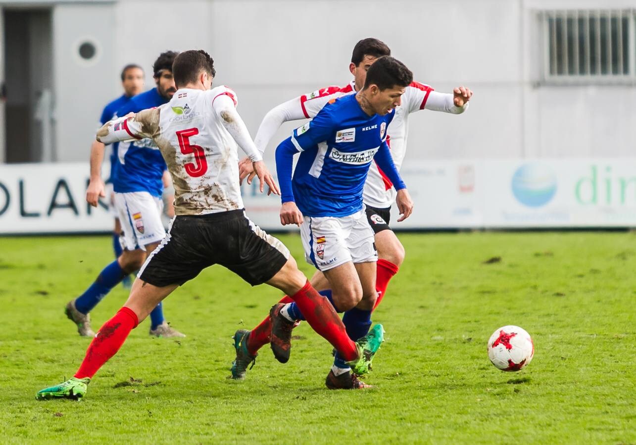 Imágenes del encuentro disputado en el estadio Olarambe, entre el CD Vitoria y la UD-Logroñés, que ha concluido con un empate a 0.