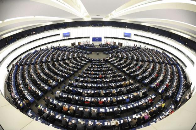 Vista general de la cámara durante una de las sesiones plenarias del Parlamento Europeo en su sede de Estrasburgo. :: patrick Seeger / efe
