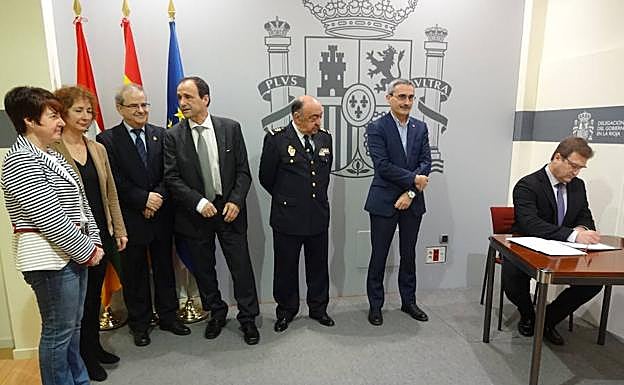 Firma del acuerdo de prácticas de estudiantes. 