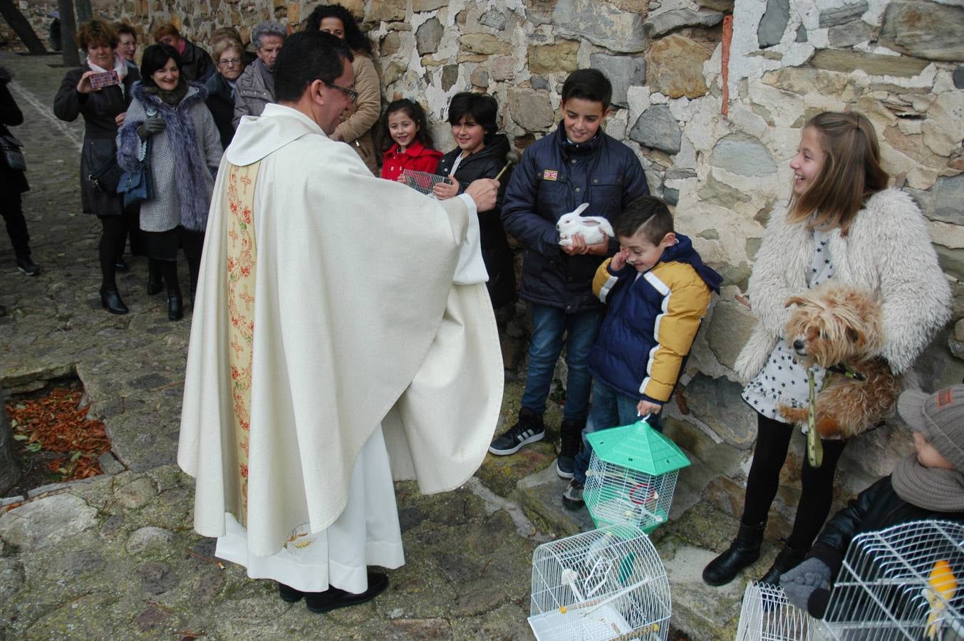 El municipio salió en procesión y bendijo a los animales