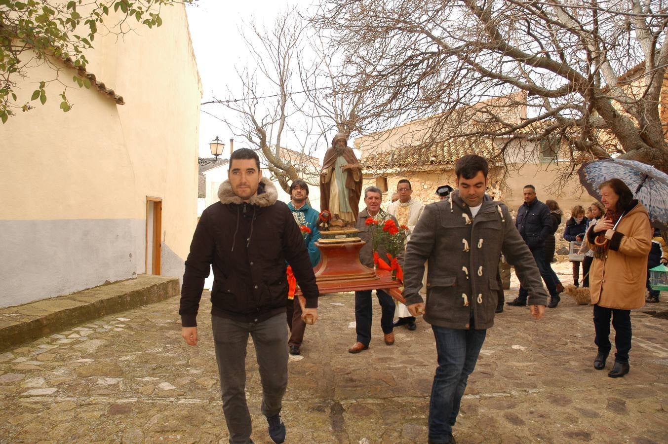 El municipio salió en procesión y bendijo a los animales