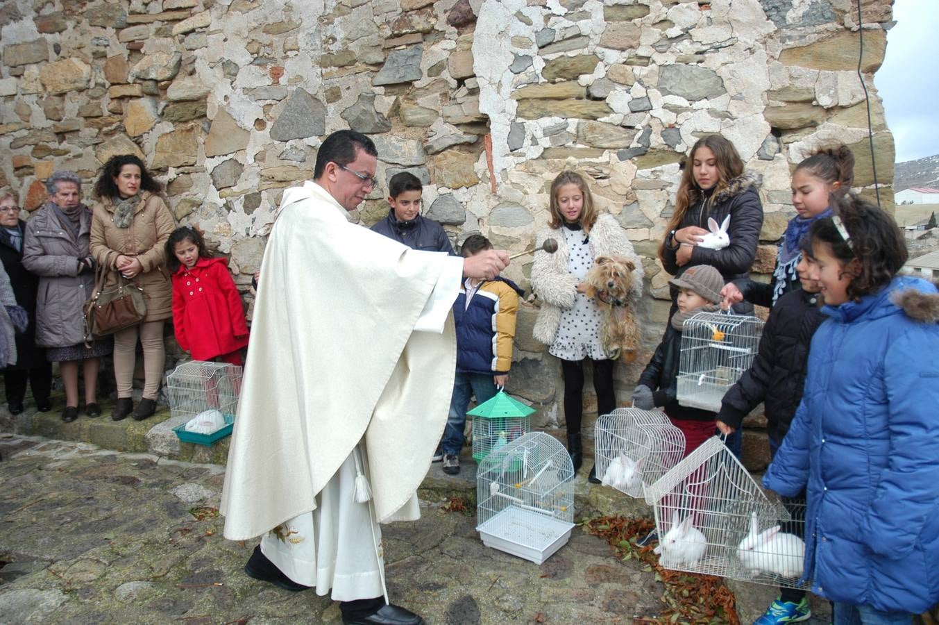 El municipio salió en procesión y bendijo a los animales