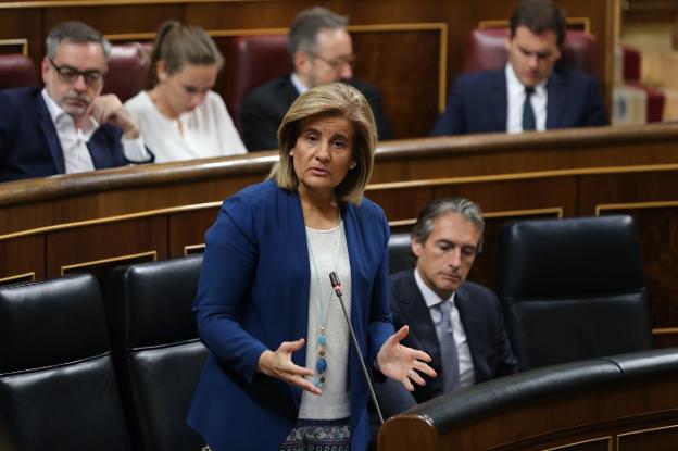 La ministra de Empleo, Fátima Báñez, durante una comparecencia en el Congreso. :: jaime garcía