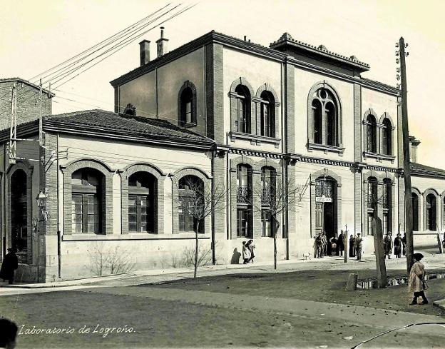 La Gota de Leche. Imagen del edificio donde se encontraba el Laboratorio Municipal de Logroño, obra de Alberto Muro (1915).