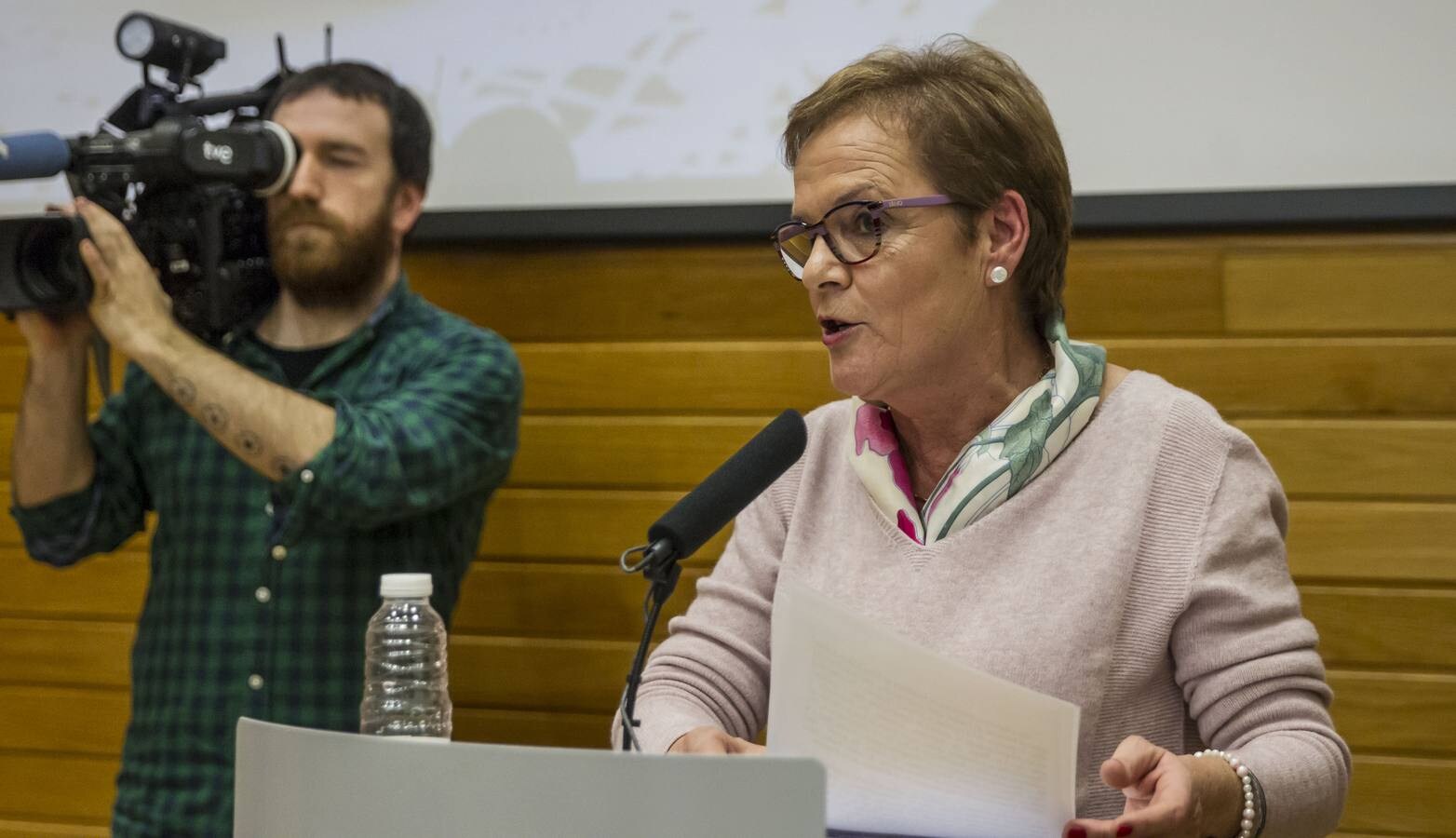 En este acto en la Asociación de la Prensa se ha homenajeado a la periodista Teresa Alonso, recientemente prejubilada de Radio Rioja, así como se ha recodado a Emilio Ramírez, de Diario La Rioja, quien falleció el pasado 22 de diciembre. Además se ha dado la bienvenida a doce nuevos asociados