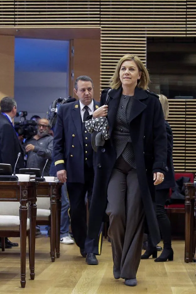 María Dolores de Cospedal, ayer, en el Congreso. :: E. Naranjo / efe