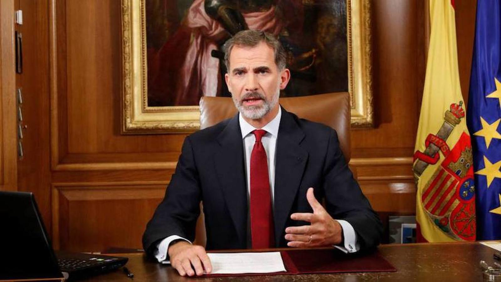 3 de octubre de 2017. Felipe VI pronunció el primer discurso institucional de su reinado al margen de mensaje anual que dirige a la nación en Nochebuena, con motivo del referéndum ilegal celebrado el 1-0 en Cataluña y la intención anunciada por la Generalitat de proclamar la independencia de la región, una alocución en la que acusó a "determinadas autoridades catalanas" de vulnerar las leyes y ratificó su defensa de la Constitución.