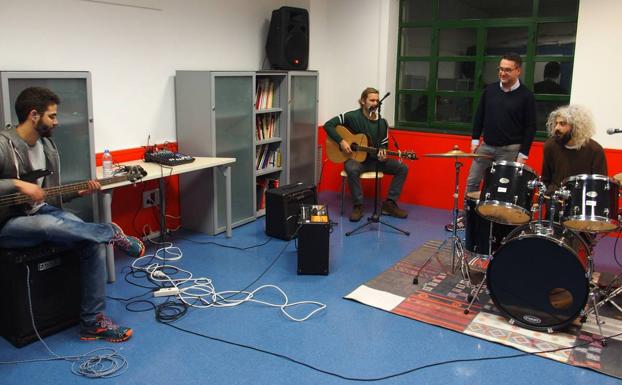 Las dos primeras bandas de la sala de ensayos y conciertos 'A Tu Bolo'