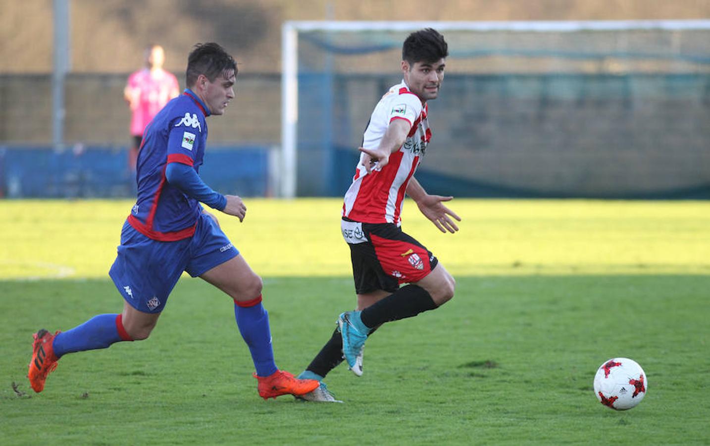 Así, consolidando lo de casa y fijando puntos en el exterior, es como la UDL ha vuelto a hacer acopio de vitamina de ilusión para tratar de enganchar con las plazas del play off de ascenso. Los tres puntos que vinieron ayer de Amorebieta (1-3) han sido oro molido. 