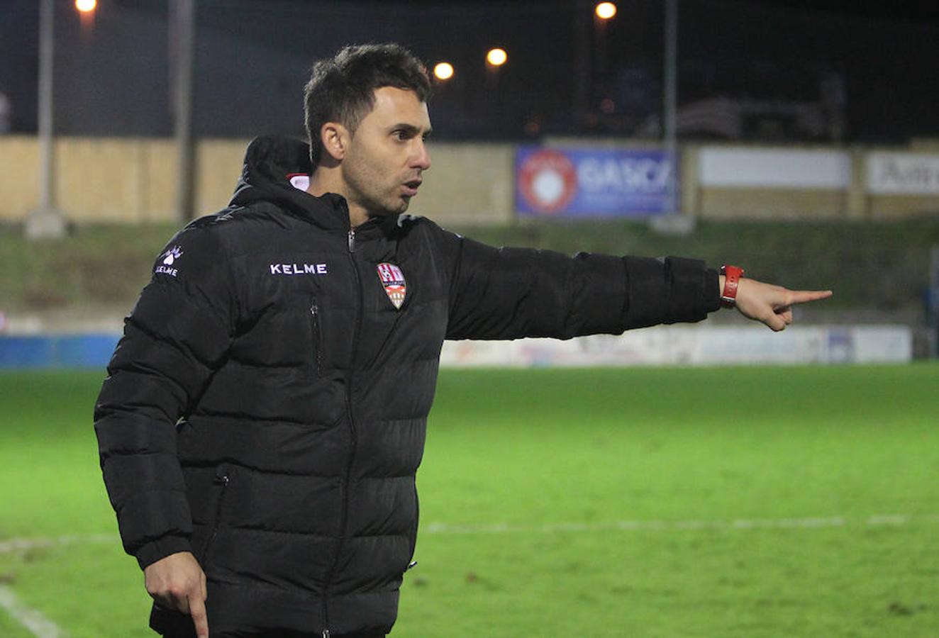 Así, consolidando lo de casa y fijando puntos en el exterior, es como la UDL ha vuelto a hacer acopio de vitamina de ilusión para tratar de enganchar con las plazas del play off de ascenso. Los tres puntos que vinieron ayer de Amorebieta (1-3) han sido oro molido. 